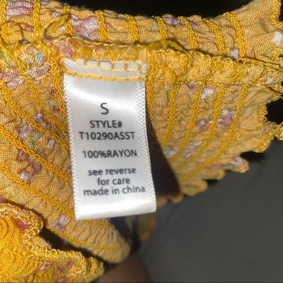 off shoulder floral crop top - Picture 4 of 5